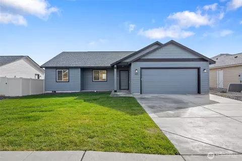 223 Poplar St NE, Royal City, WA 99357