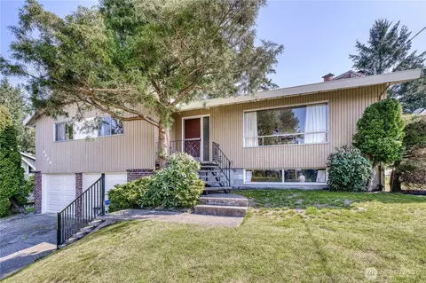 3828 Harbel Dr NE, Bremerton, WA 98310