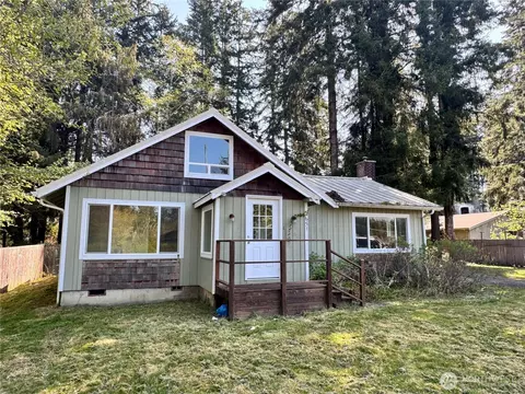 651 Olympic Dr, Forks, WA 98331