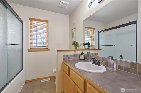 Bath - 13005 37th Ln, Spokane Valley, WA 99206 photo 3 of 4