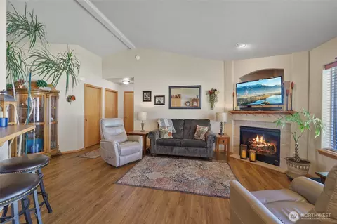 Living - 13005 37th Ln, Spokane Valley, WA 99206 photo 3 of 5
