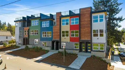 2425 SW Findlay St, Seattle, WA 98106