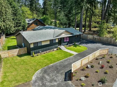 Exterior - 22009 Vine Rd, Brier, WA 98036 photo 3 of 10