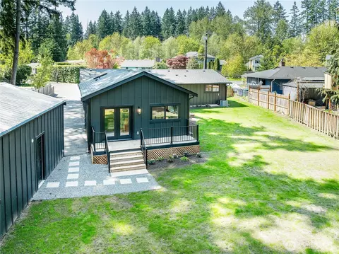 Exterior - 22009 Vine Rd, Brier, WA 98036 photo 7 of 10
