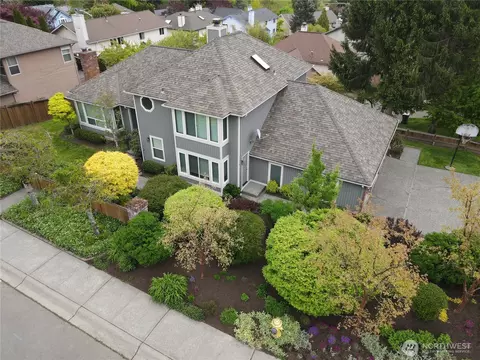 15210 NE 72nd St, Redmond, WA 98052