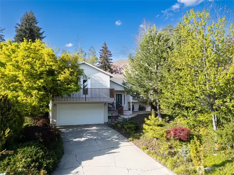 1425 Easthills Ter, East Wenatchee, WA 98802