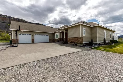 55429 Bay Area Dr NE, Electric City, WA 99123