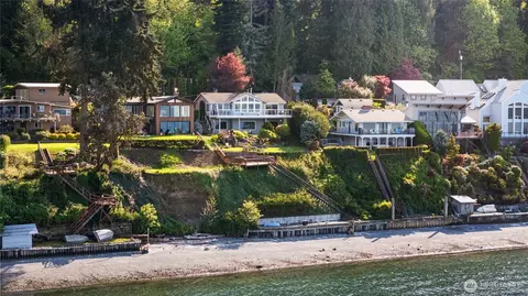 192 Fay Ln, Camano Island, WA 98282