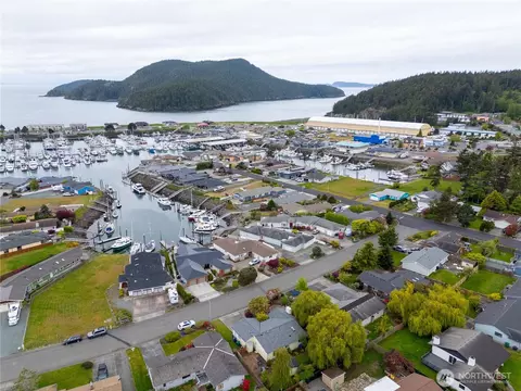 5504 Doon Way, Anacortes, WA 98221