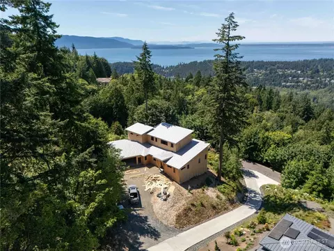 1697 Chuckanut Crest Dr, Bellingham, WA 98229