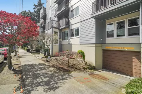 3045 20th Ave W #208, Seattle, WA 98199