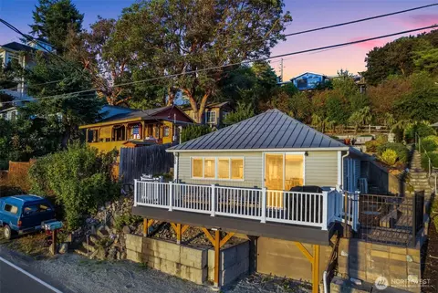 300 N Sunset Dr, Camano Island, WA 98282