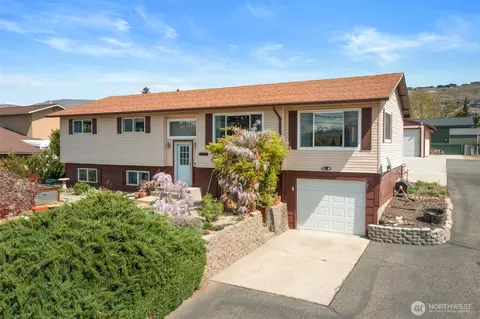 2883 NW Cascade Ave, East Wenatchee, WA 98802