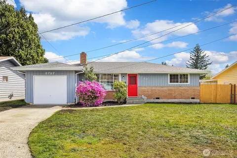3727 NE 10th Ln, Renton, WA 98056