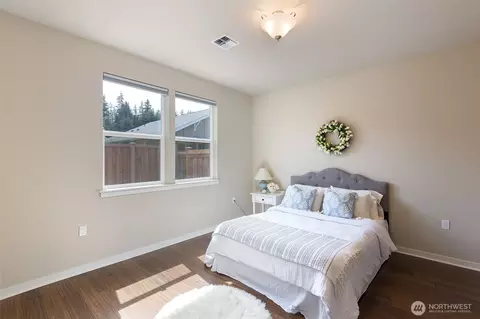 Bedroom - 100 Pinehurst Loop, Sequim, WA 98382 photo 1 of 6