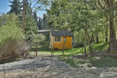 8108 George Dr, Clinton, WA 98236
