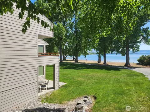 1 Beach 550 E, Manson, WA 98831