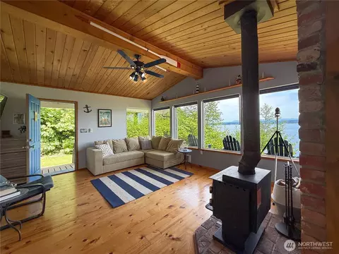 36 K Beach Way, Everett, WA 98206
