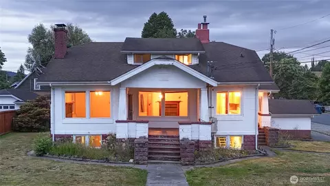 204 S Madison St, Monroe, WA 98272