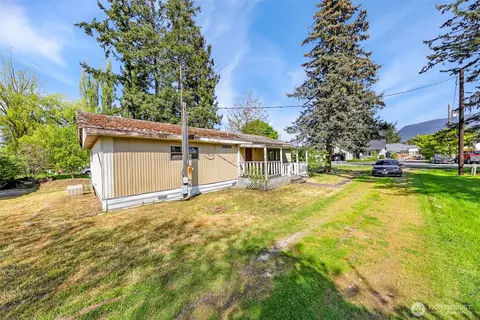 205 W 2nd St, Nooksack, WA 98276