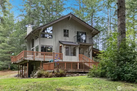 748 Raptor Ln NW, Seabeck, WA 98380