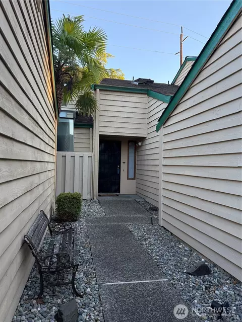9220 77th St SW #B, Lakewood, WA 98498