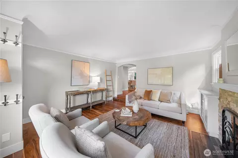 Living - 2423 Everett Ave E, Seattle, WA 98102 photo 2 of 2