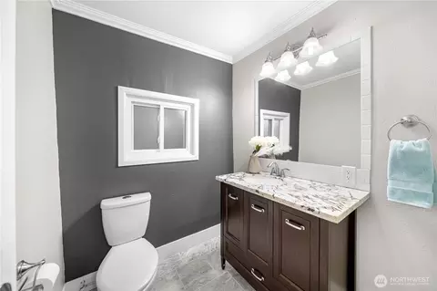 Bath - 2423 Everett Ave E, Seattle, WA 98102 photo 1 of 4