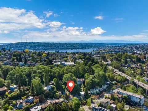 View/Area - 2423 Everett Ave E, Seattle, WA 98102 photo 2 of 2