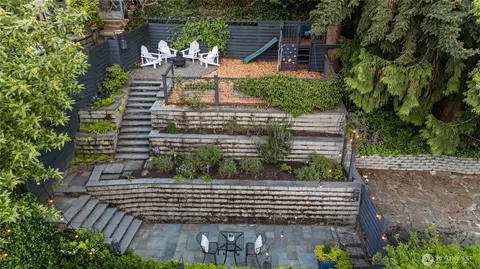 Exterior - 2423 Everett Ave E, Seattle, WA 98102 photo 6 of 7