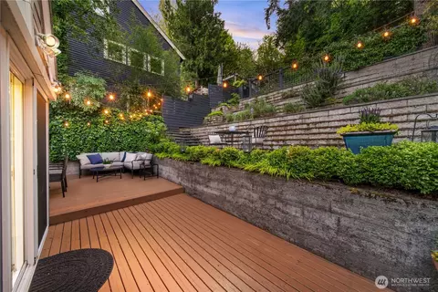 Exterior - 2423 Everett Ave E, Seattle, WA 98102 photo 4 of 7