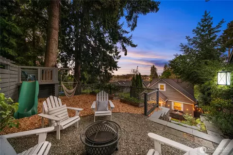 Exterior - 2423 Everett Ave E, Seattle, WA 98102 photo 5 of 7