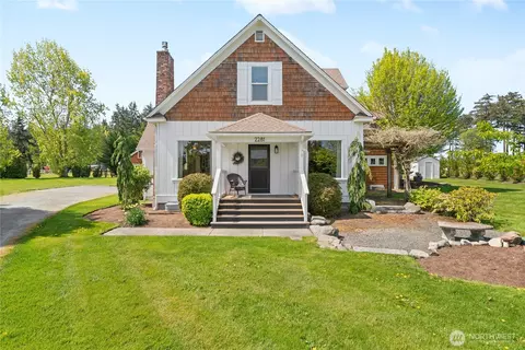 2281 Fairway Ln, Oak Harbor, WA 98277