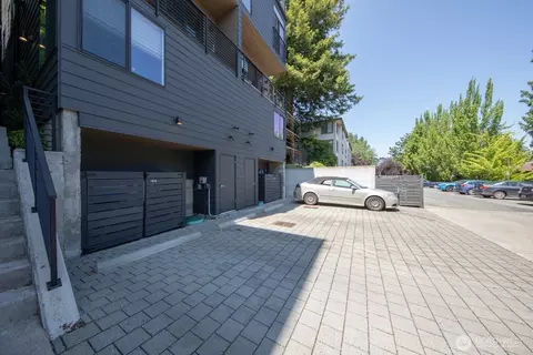 Exterior - 214 25th Ave E #A, Seattle, WA 98112 photo 3 of 4
