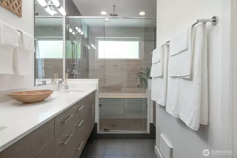 Bath - 214 25th Ave E #A, Seattle, WA 98112 photo 1 of 2