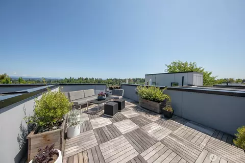 Exterior - 214 25th Ave E #A, Seattle, WA 98112 photo 2 of 4