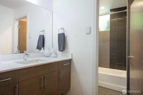 Bath - 214 25th Ave E #A, Seattle, WA 98112 photo 2 of 2