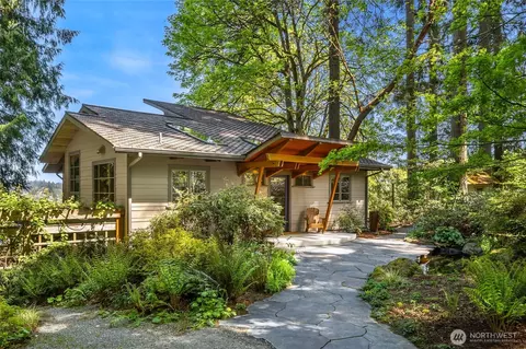 5648 Rose Loop NE, Bainbridge Island, WA 98110
