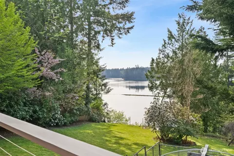 6949 Kellogg Dr NE, Olympia, WA 98516