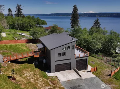 2367 Deer Brush Rd, Greenbank, WA 98253