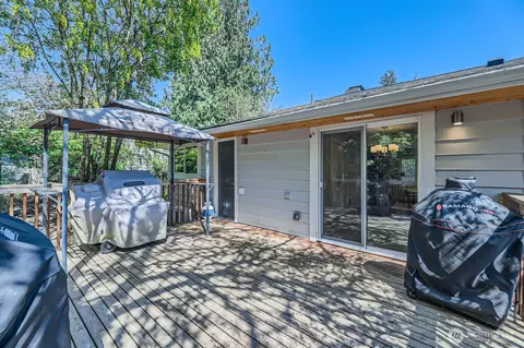 Exterior - 11130 3rd Pl SE, Everett, WA 98208 photo 5 of 11