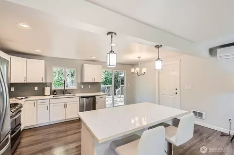 Kitchen - 11130 3rd Pl SE, Everett, WA 98208 photo 3 of 4