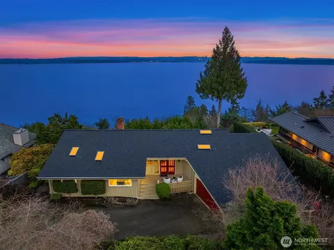 10837 Bill Point Blf NE, Bainbridge Island, WA 98110