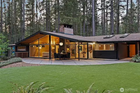 22 Bridlewood Cir, Kirkland, WA 98033