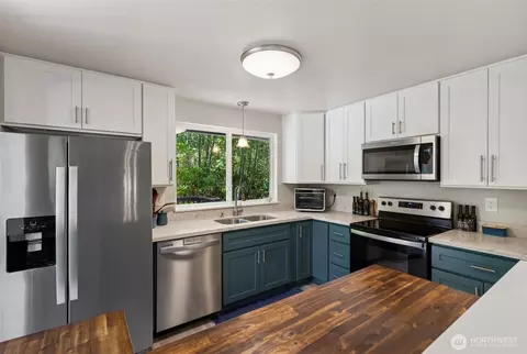 Kitchen - 2016 286th St E, Roy, WA 98580 photo 3 of 4