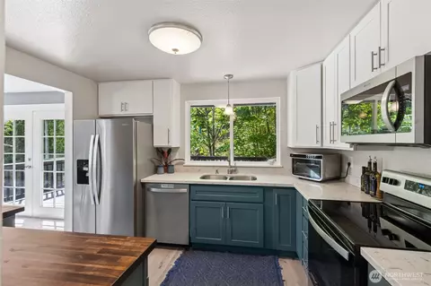 Kitchen - 2016 286th St E, Roy, WA 98580 photo 1 of 4