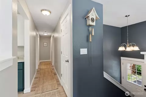 Entry Way - 2016 286th St E, Roy, WA 98580 photo 2 of 3