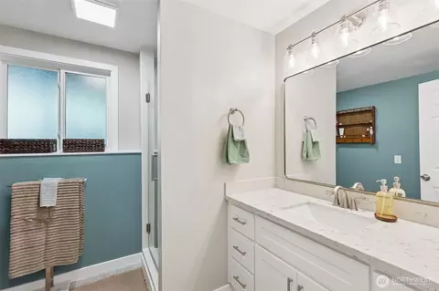 Bath - 2016 286th St E, Roy, WA 98580 photo 2 of 3
