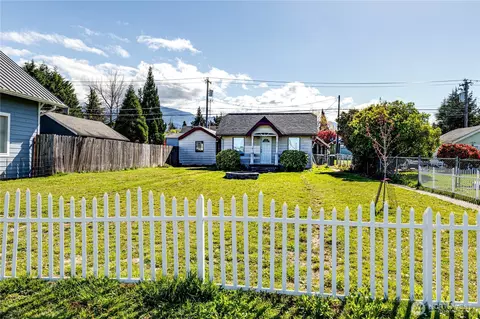 216 E 9th St, Port Angeles, WA 98362