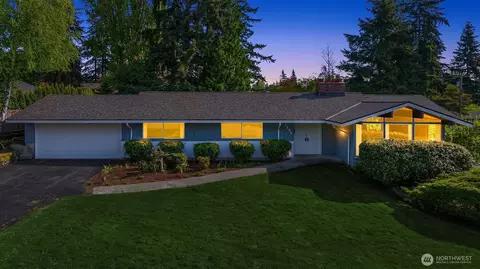 8205 SE 71st St, Mercer Island, WA 98040